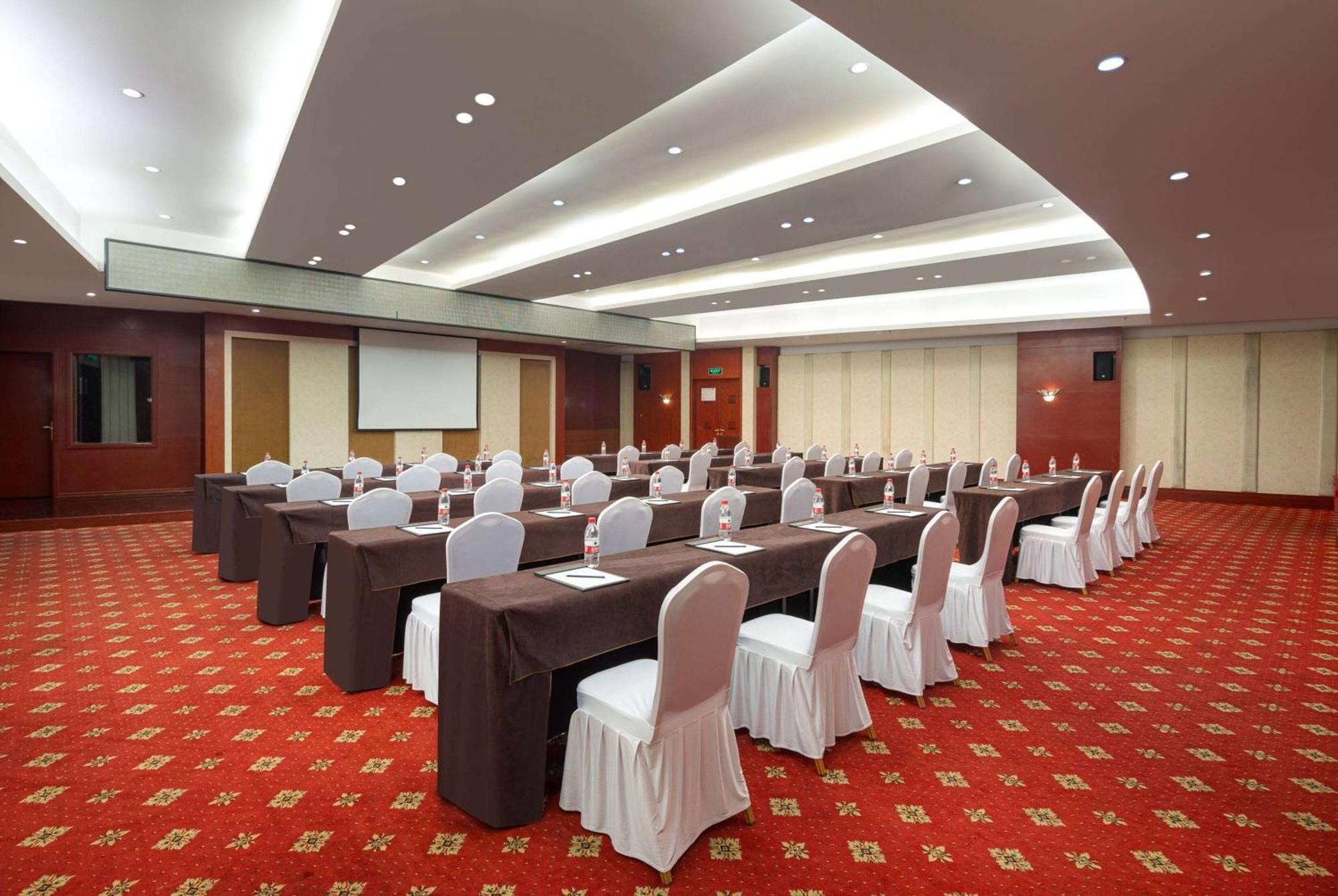 Ramada Plaza By Wyndham Chongqing West Hotel Bagian luar foto