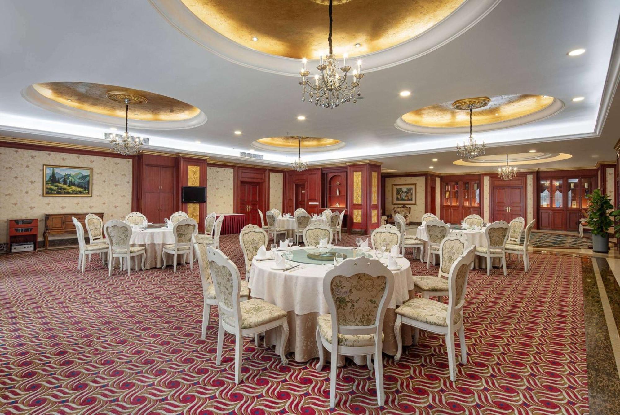 Ramada Plaza By Wyndham Chongqing West Hotel Bagian luar foto
