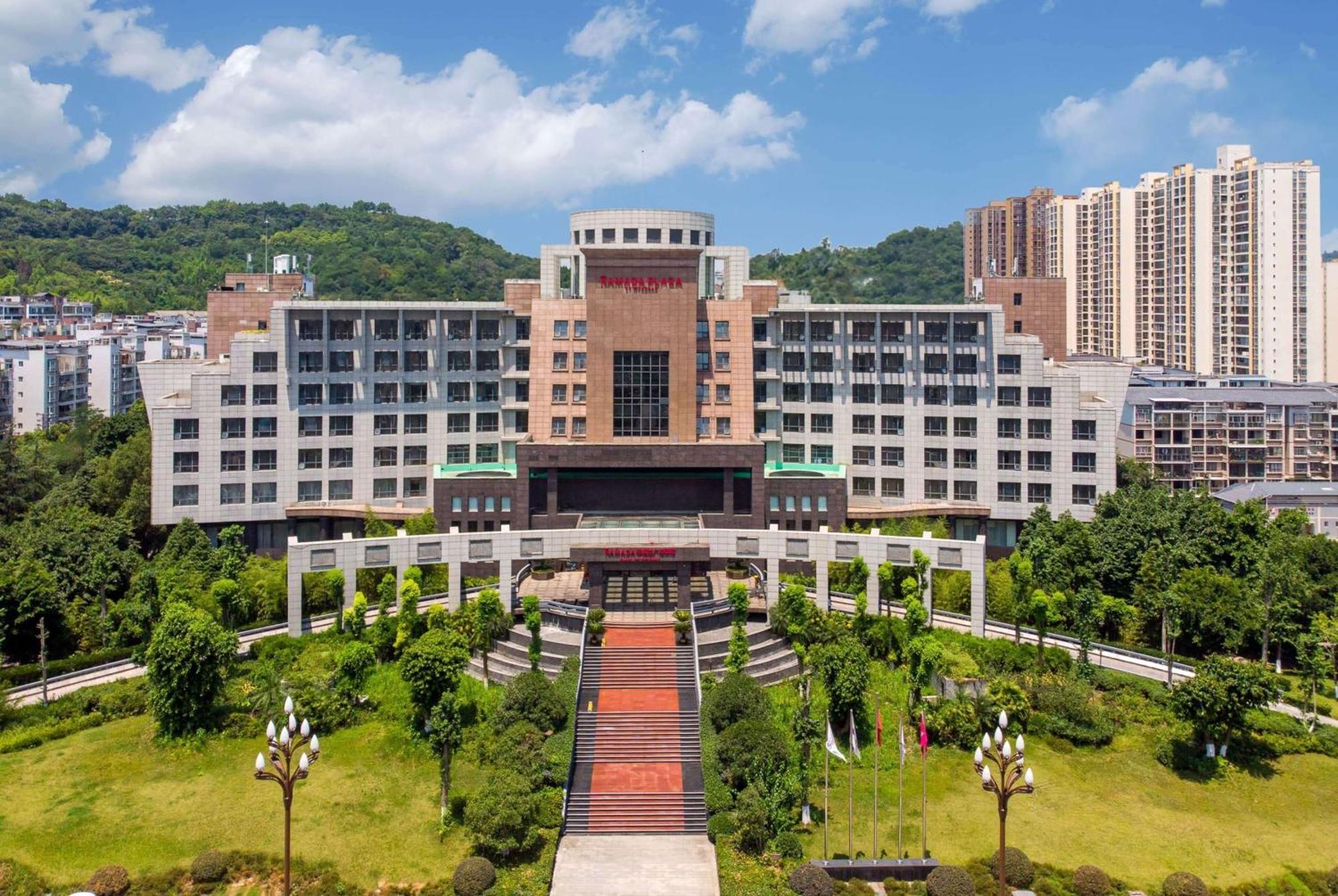 Ramada Plaza By Wyndham Chongqing West Hotel Bagian luar foto